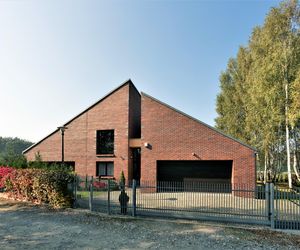 Inspiracją dla tyskiego domu były architektura holenderska oraz śląskie familoki