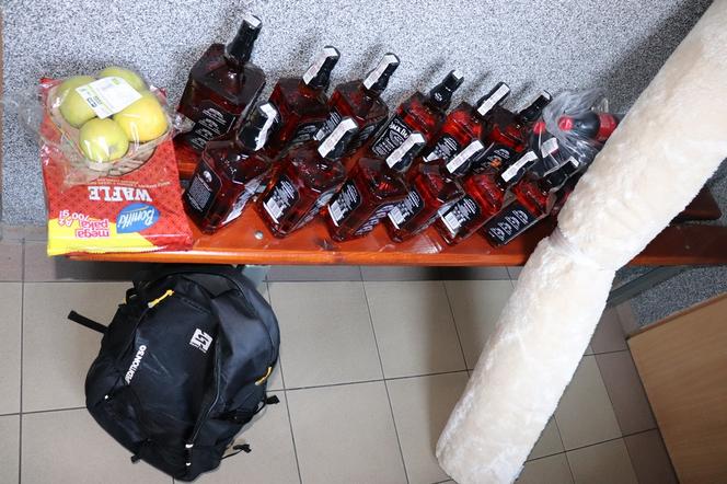 Miłośnicy drinków w rękach policji. Kradli tylko dwie rzeczy
