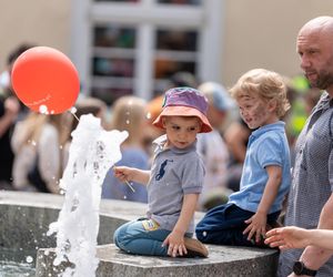   Tłumy na Starym Mieście w Olsztynie. Tak mieszkańcy świętowali Dzień Dziecka
