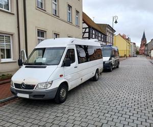 Bus do Nowego Warpna nie mógł jechać dalej. Wezwali policję