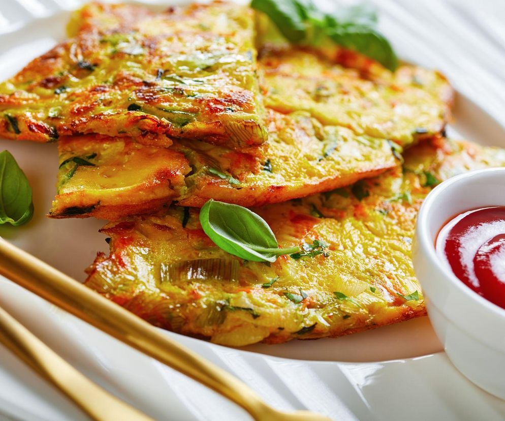 Keto placki z cukinii z piekarnika. Dietetyczny przepis na pyszny obiad lub przekąskę