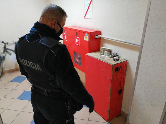 Nastolatek uprawiał trawkę w garażu 