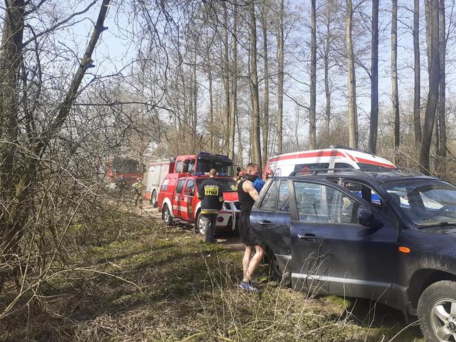 Płock. „Bus wpadł do rzeki, 4 osoby wyciągnięte z pojazdu”. Skandaliczne zachowanie zgłaszającego! [ZDJĘCIA]