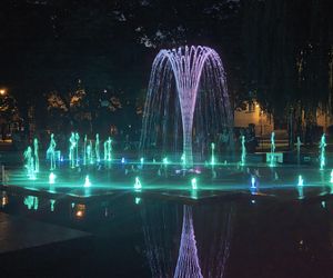 Muzyka, światło i woda w sercu Bydgoszczy. Ta fontanna naprawdę gra!