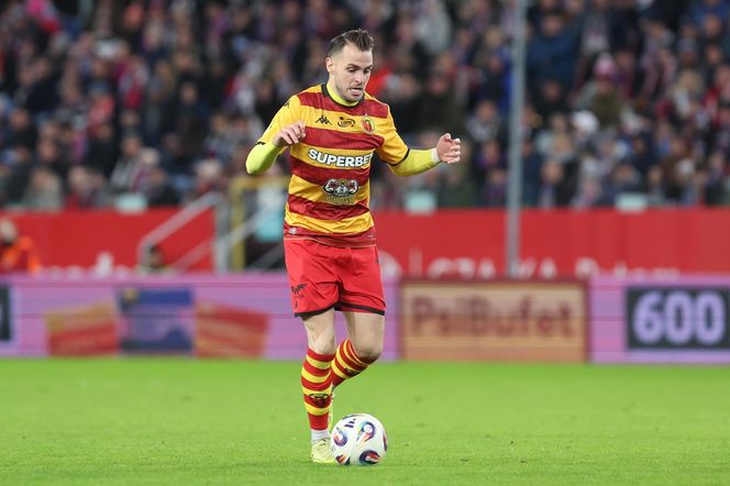 Wstrząsające kulisy burdy kiboli Jagiellonii i Rayo. Był środek nocy! W to byli uzbrojeni