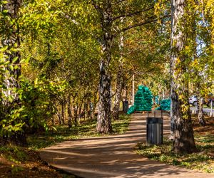 Park linearny na Służewcu w Warszawie pod koniec budowy