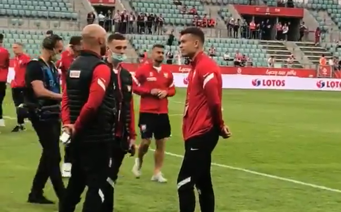 Kadrowicze wpadli na murawę przed meczem z Rosją. Pełen luz i uśmiechy przed meczem [WIDEO]