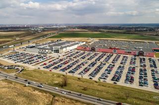 Oblężenie w Gliwicach! Dziś otwarto Silesia Outlet, parking wypełniony po brzegi [ZDJĘCIA]