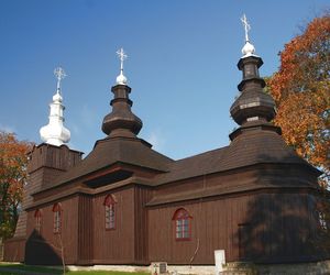 To malownicza wieś w Małopolsce założona przez króla. Została przekazana biskupom