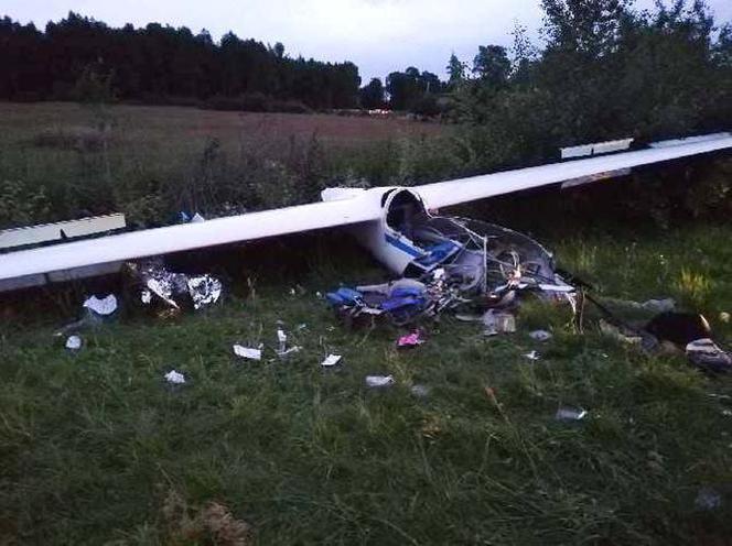 Wypadek szybowca w Laszkach. 18-latek w stanie ciężkim trafił do szpitala [ZDJĘCIA]