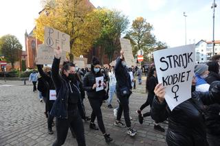 Kołobrzeg: Protest kobiet na ulicach miasta