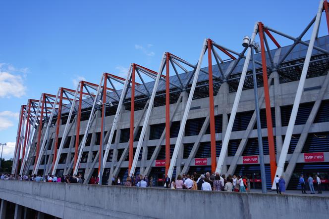 Kongres Świadków Jehowy Białystok 2024. Tłumy wiernych na Stadionie Miejskim