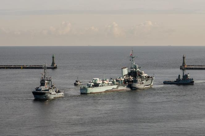 ORP Błyskawica opuściła swoje miejsce przy nabrzeżu w Gdyni