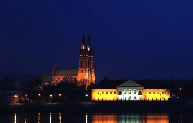 Widok na świątynie od strony Zawiśla