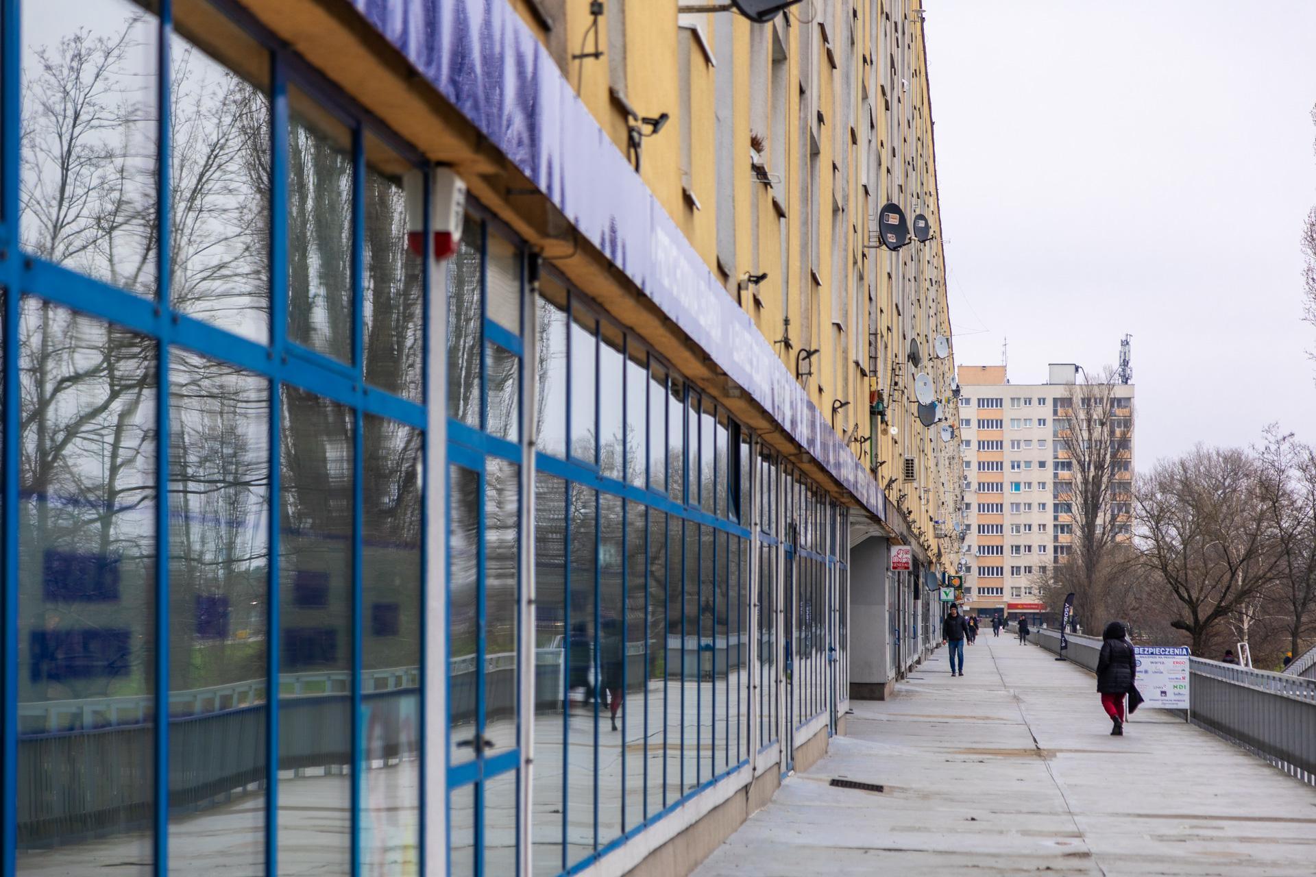 Jamnik - zdjęcia najdłuższego prostego bloku w Warszawie