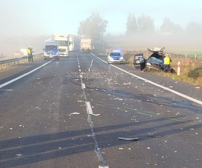 Poważny wypadek na DK 16 pod Olsztynem. Nie żyje kierowca auta osobowego