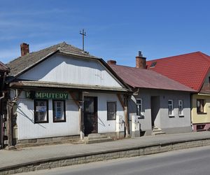 To jedno z najmniejszych miast w Małopolsce. Jedna decyzja papieża sprawiła, że stało się sławne