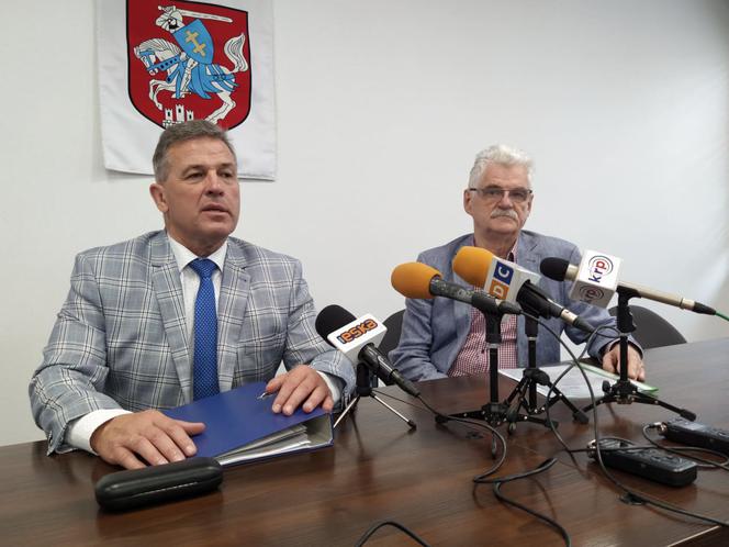 Prezydent Siedlec Andrzej Sitnik i Sławomir Kurpiewski, naczelnik Wydziału Edukacji UMS