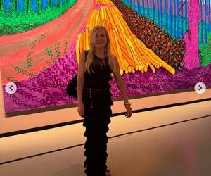 Monika Olejnik pręży biust w wydekoltowanej sukni. Co za sylwetka!