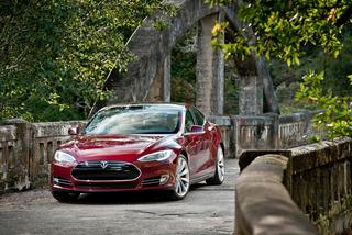 Tesla Model S najbezpieczniejszym autem na świecie? - WIDEO