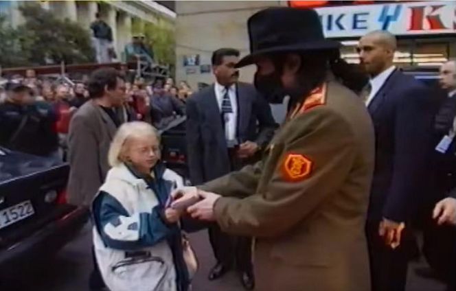 Michael Jackson zmarł 16 lat temu. Gdy odwiedził Polskę, wszyscy wstrzymali oddech. Te zdjęcia zachwycają