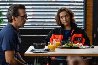 Na dobre i na złe, odc. 876: Artur Bart (Piotr Głowacki), Julka Burska (Aleksandra Hamkało)