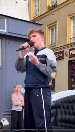 Flashmob w Paryżu - "Bohemian Rapsody"