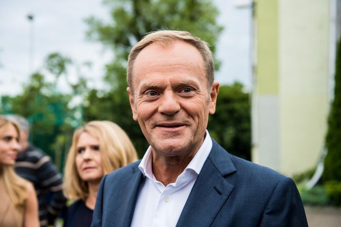  Donald Tusk pokazał, co jego żona Małgorzata wyniosła do piwnicy