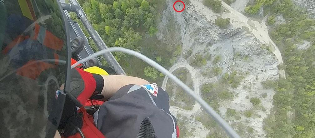 Turysta utknął w nieczynnym kamieniołomie w Bóbrce