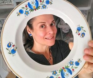 Magdalena tworzy biżuterię z rozbitej porcelany