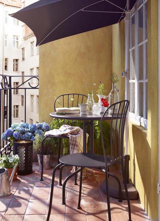 Pomyeł na balkon - meble kute i metalowe