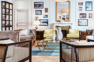 Aranżacja salonu - co będzie modne w 2024 roku? Jakie style wnętrzarskie odchodzą w zapomnienie?