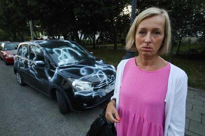 Dramat mieszkanki Mokotowa. Ktoś zniszczył jej samochód. "To samo było rok temu"
