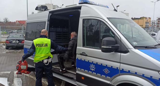 Zatrzymany w rękach policji