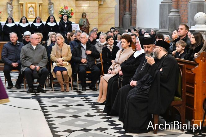 Wierni Archidiecezji Białostockiej pożegnali abp. Edwarda Ozorowskiego [ZDJĘCIA]