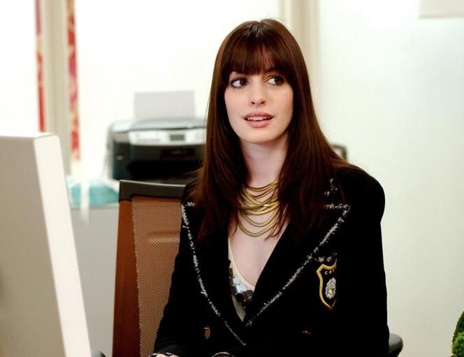 Anne Hathaway w filmie Diabeł ubiera się u Prady