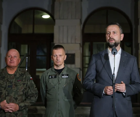 Szef MON: Trwają prace zabezpieczające. Air Show zostało odwołane