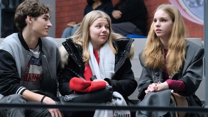 M jak miłość odc. 1855. Grzesiek (Borys Wiciński), Sara (Nadia Smyczek), Lenka (Olga Cybińska)