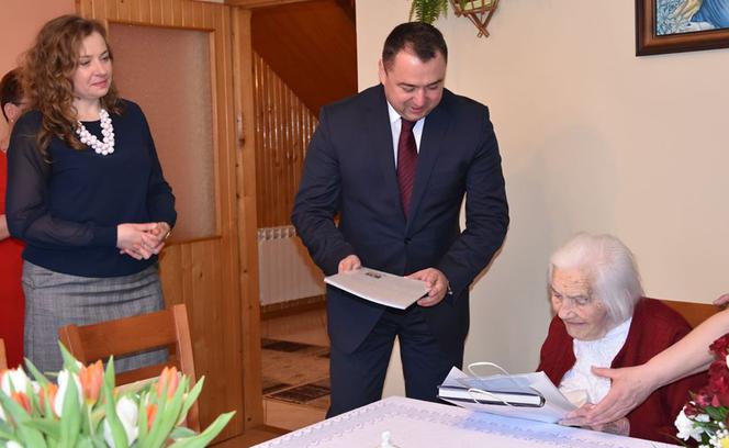NIESAMOWITE! Pani Karolina żyje już 106 lat! Zdradziła receptę na długowieczność