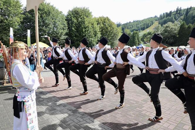 Rozpoczął się 60. jubileuszowy Tydzień Kultury Beskidzkiej. Przyjechało 20 zespołów z całego świata ZDJĘCIA, PROGRAM