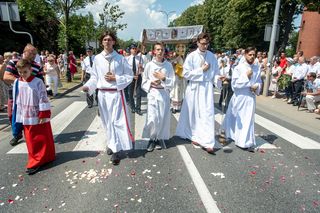 Boże Ciało 2025. Nowy arcybiskup poprowadzi procesję. Trasa, utrudnienia