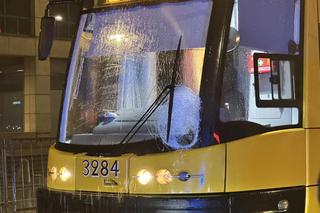 Tragiczny wypadek w al. Jerozolimskich. Pieszy wpadł pod rozpędzony tramwaj. Zginął na miejscu