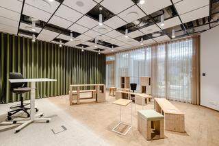 Do urządzenia biura w Warszawie wykorzystano produkty pochodzące z recyklingu