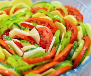 Ziemniaki zapiekane z cukinią i papryką