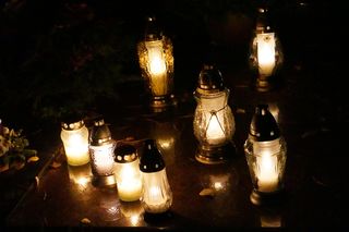 Cmentarz na Junikowie po zmroku