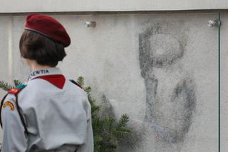 Odsłonięcie tablic upamiętniających oryginalne znaki Polski Walczącej