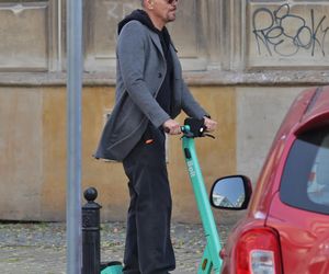 Krzysztof Ibisz z rodziną na spacerze