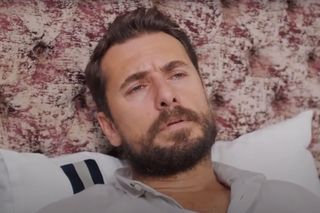 Bahar zaciągnie pijanego Kuzeya do łóżka.