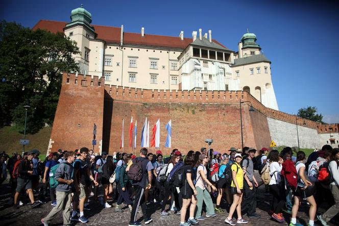 Pielgrzyma na Jasną Górę ruszyła z Krakowa. Tłumy uczestników zmierzają do Częstochowy