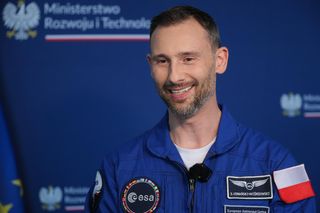Polak ma szansę zostać stałym astronautą ESA. Dyrektor agencji nie ukrywa uznania